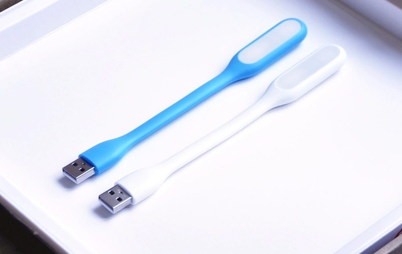 小米LED随身灯 给您的电脑添一束护眼白光，工作更专注